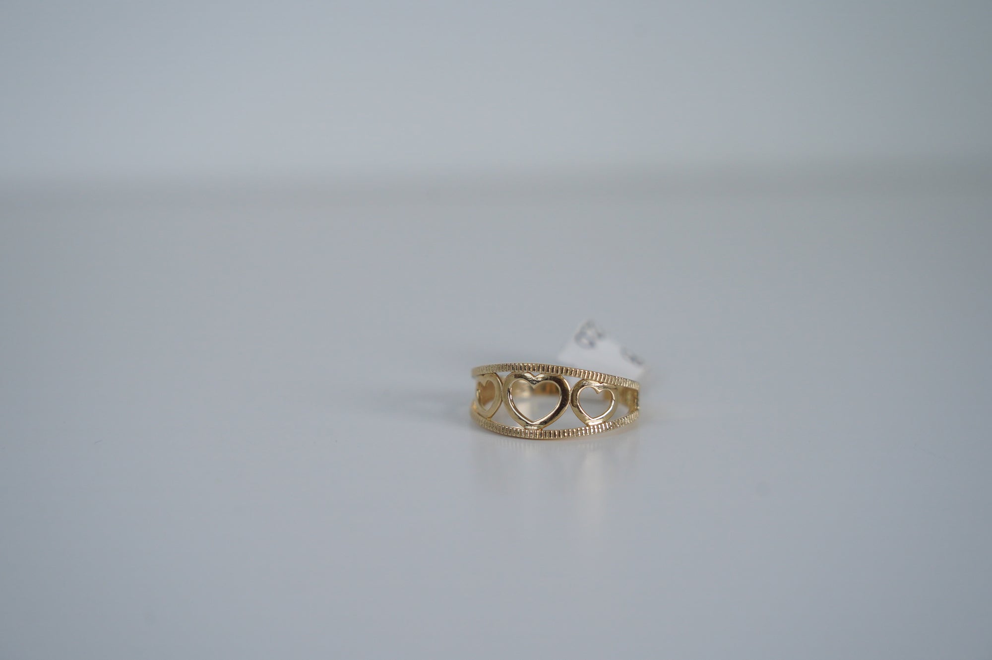 Gold Heart Cut-Out Band Ring