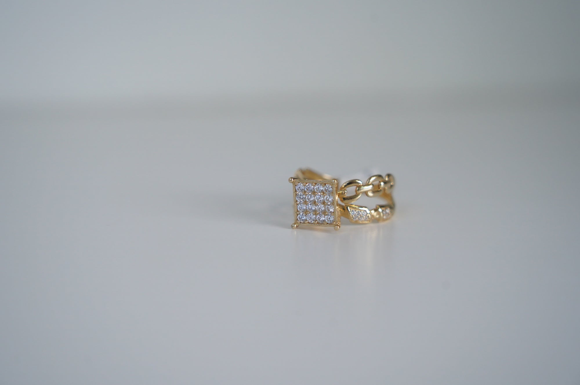 Square Link Ring with Diamonds