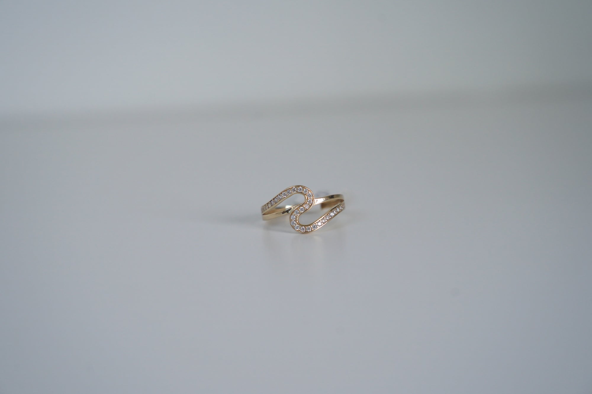 Curved Elegance Ring